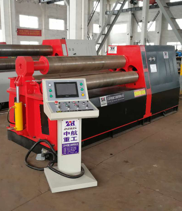 四輥卷板機(jī)現(xiàn)場(chǎng) 四輥卷板機(jī)現(xiàn)場(chǎng)